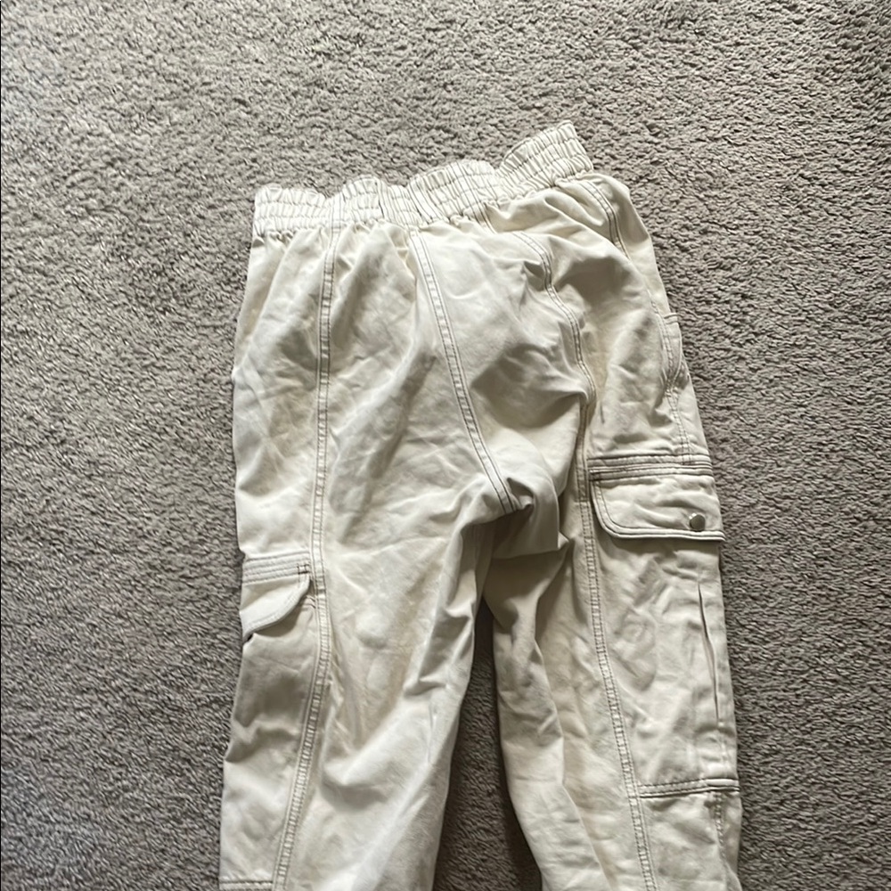 Women’s cream cargo pants from Urban Outfitters - Picture 6 of 6